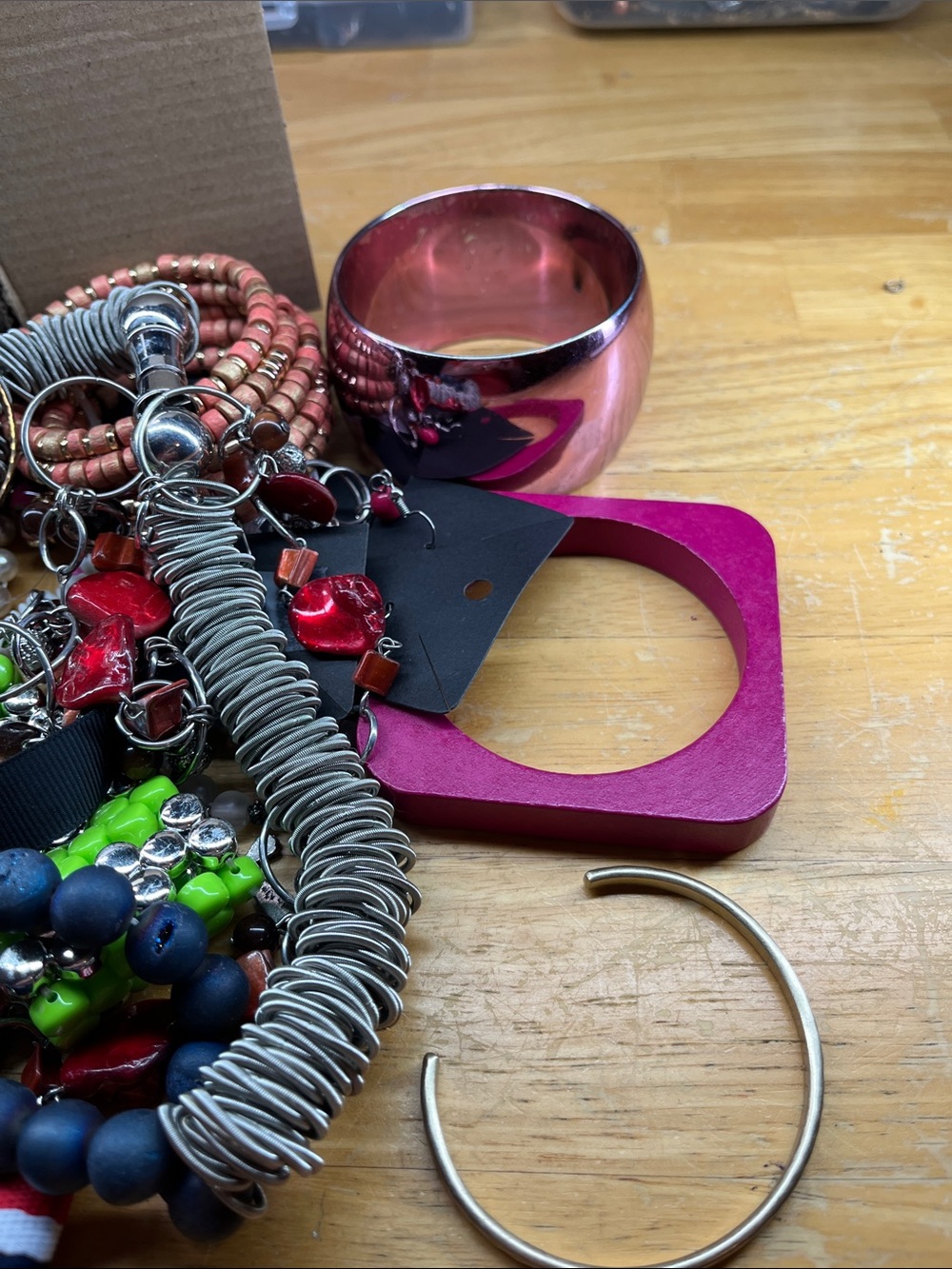 Scrap jewelry lot, lot 0517A, 4.36 lbs - Picture 2 of 11